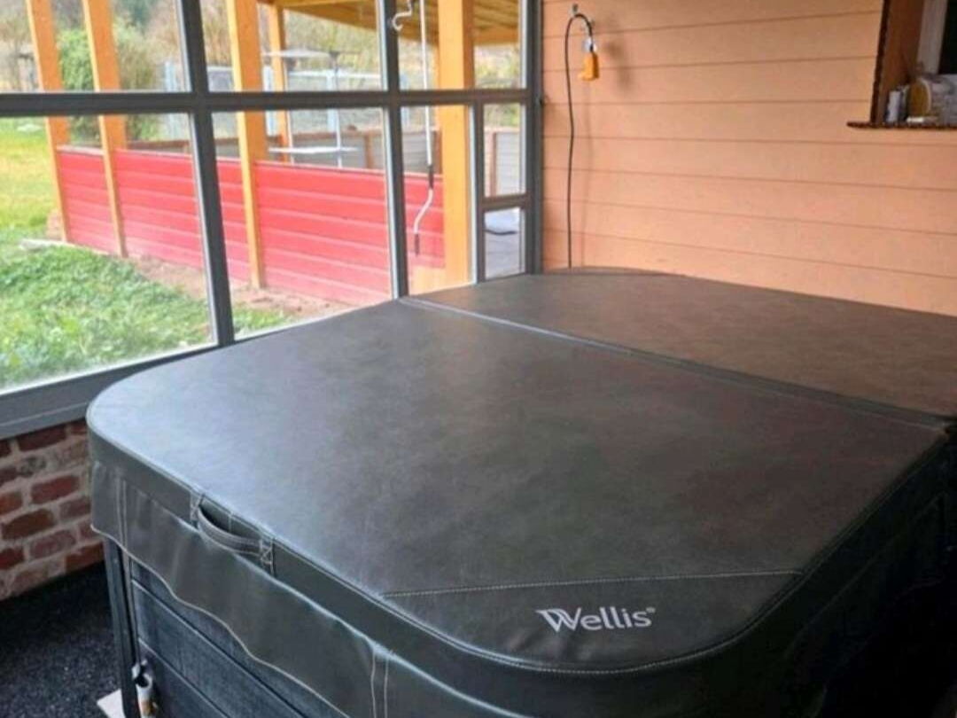 Wellnessbereich mit Whirlpool