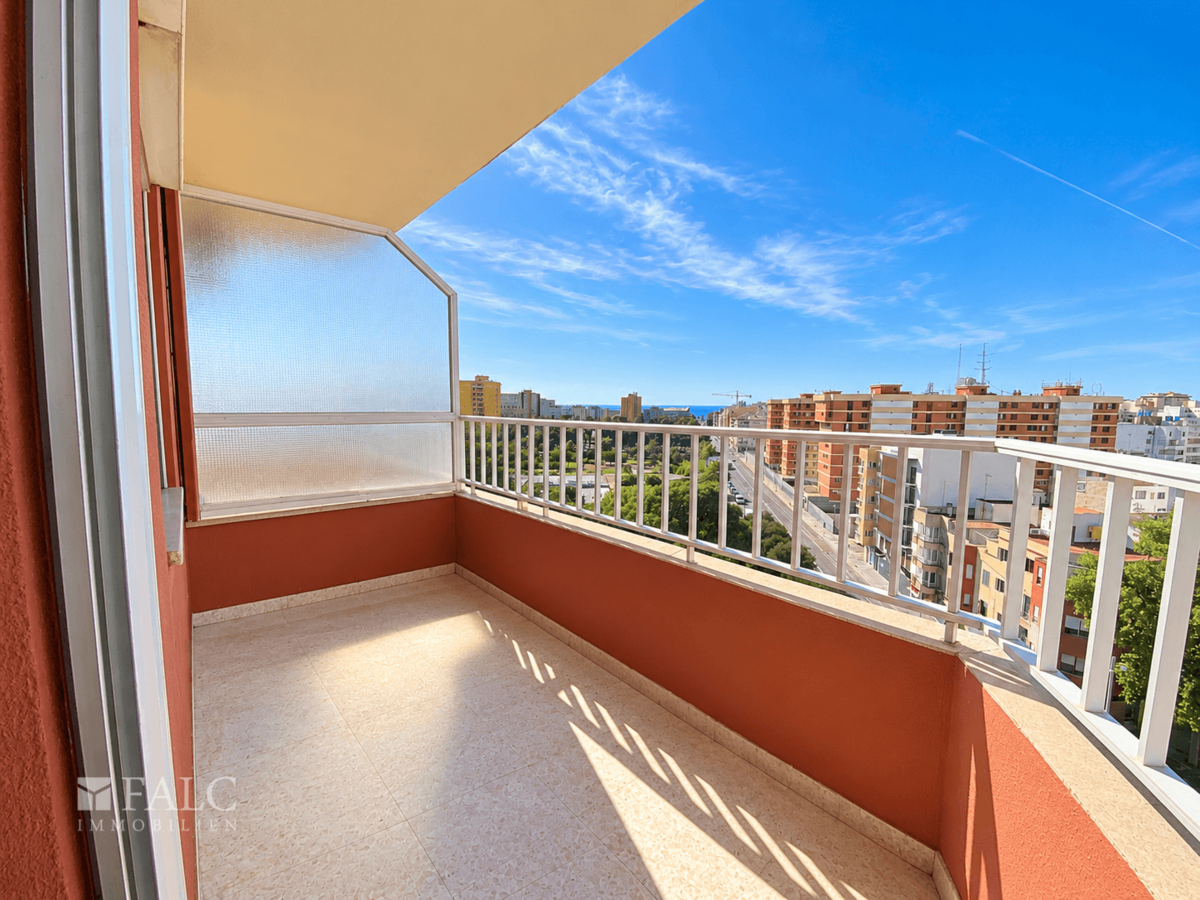 Balkon mit Stadtblick