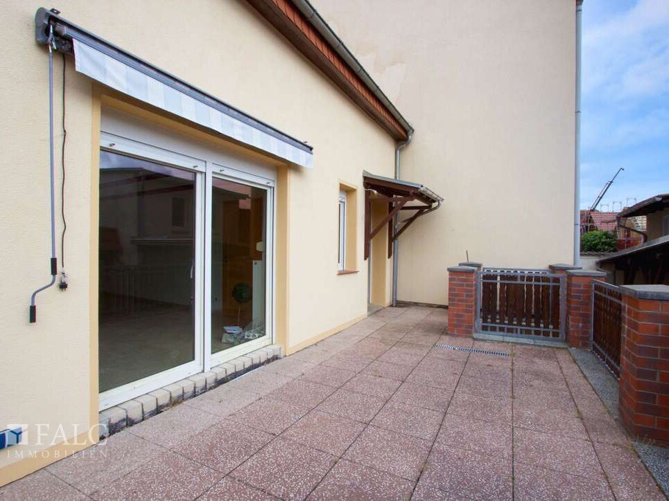 Terrasse mit Zugang Wohnzimmer 