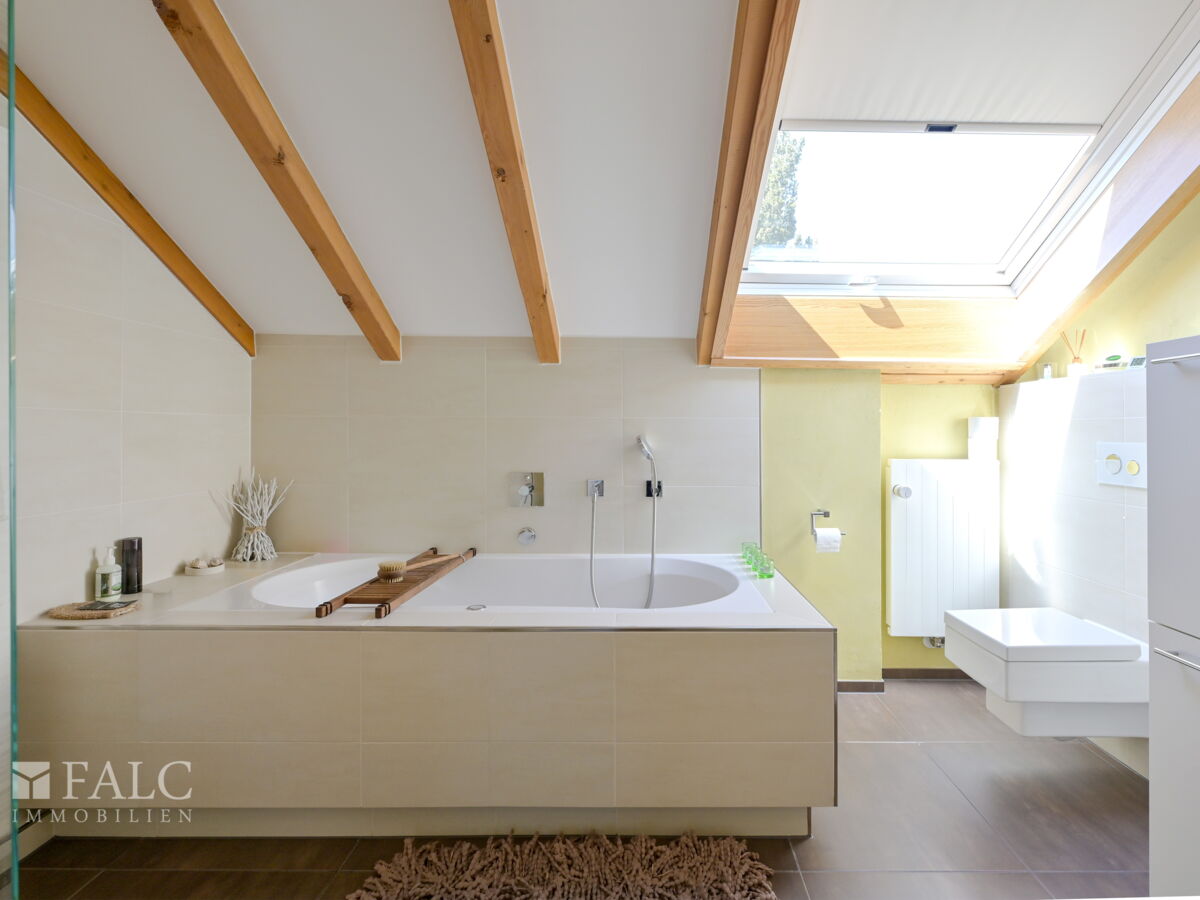 DG Badezimmer Wanne WC