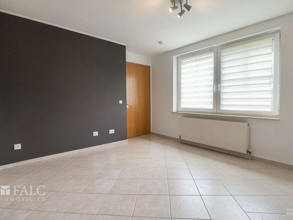 Schlafzimmer Whg. rechts Nebengeb. - (KI generiert)