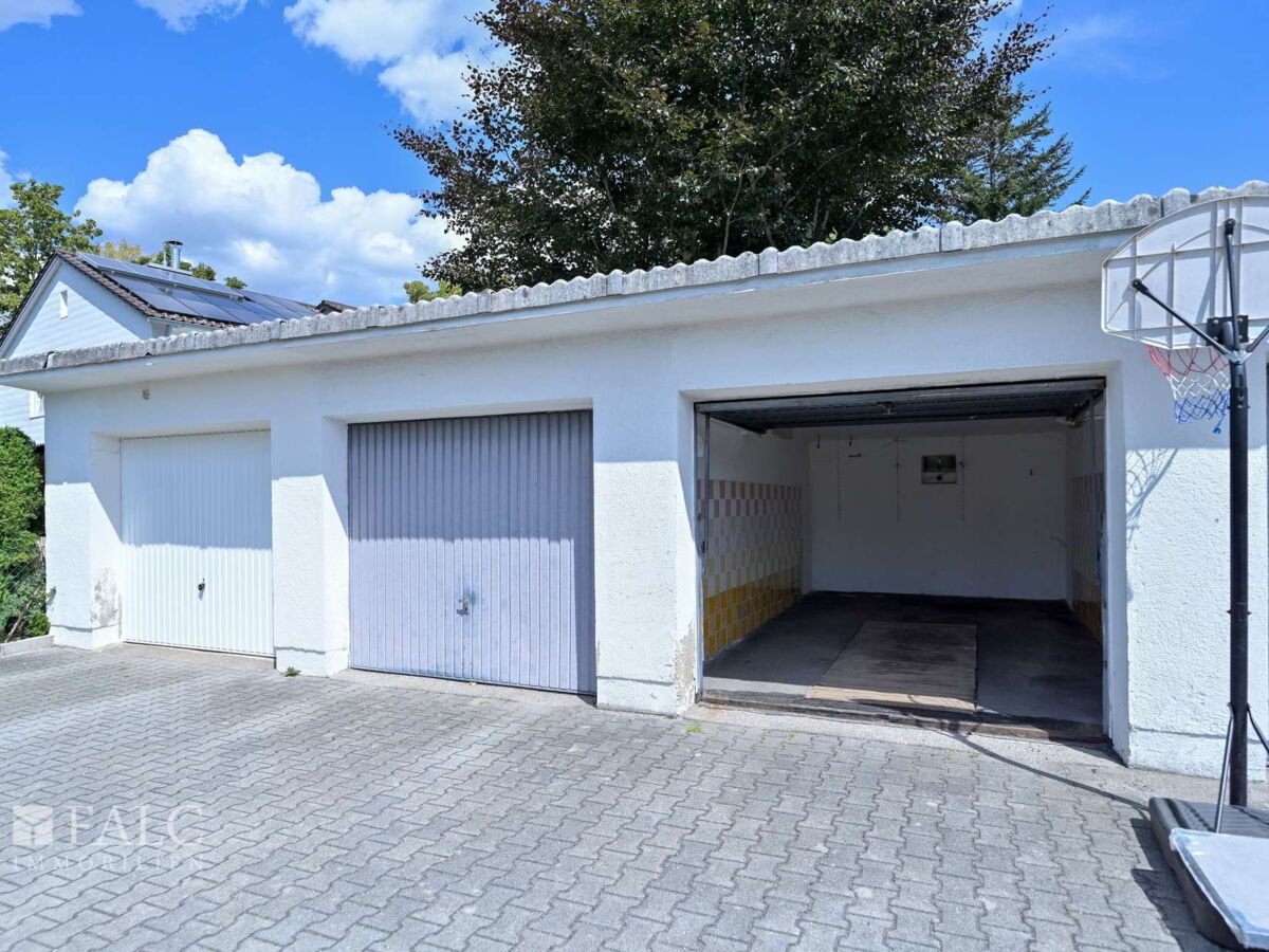 Garage mit Montagegraben