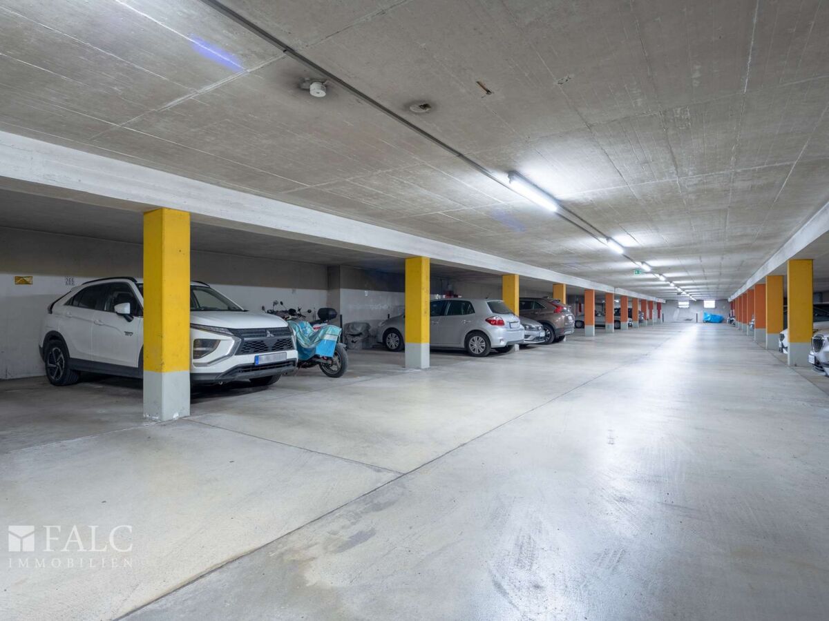 Tiefgarage mit Stellplatz