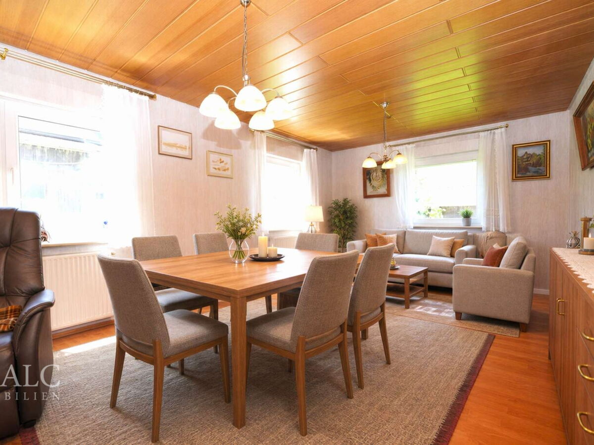 Wohn- und Esszimmer EG (Vis.)