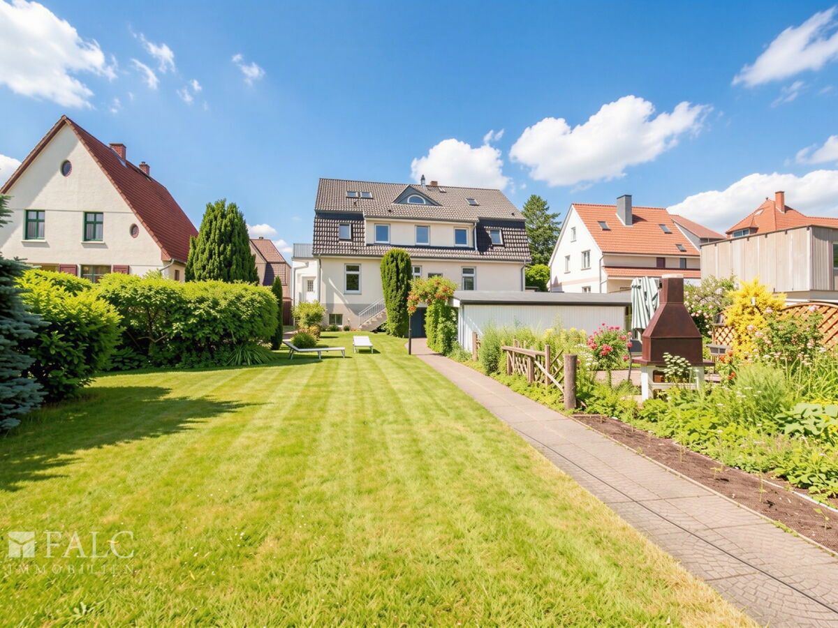 Rückansicht mit Garten