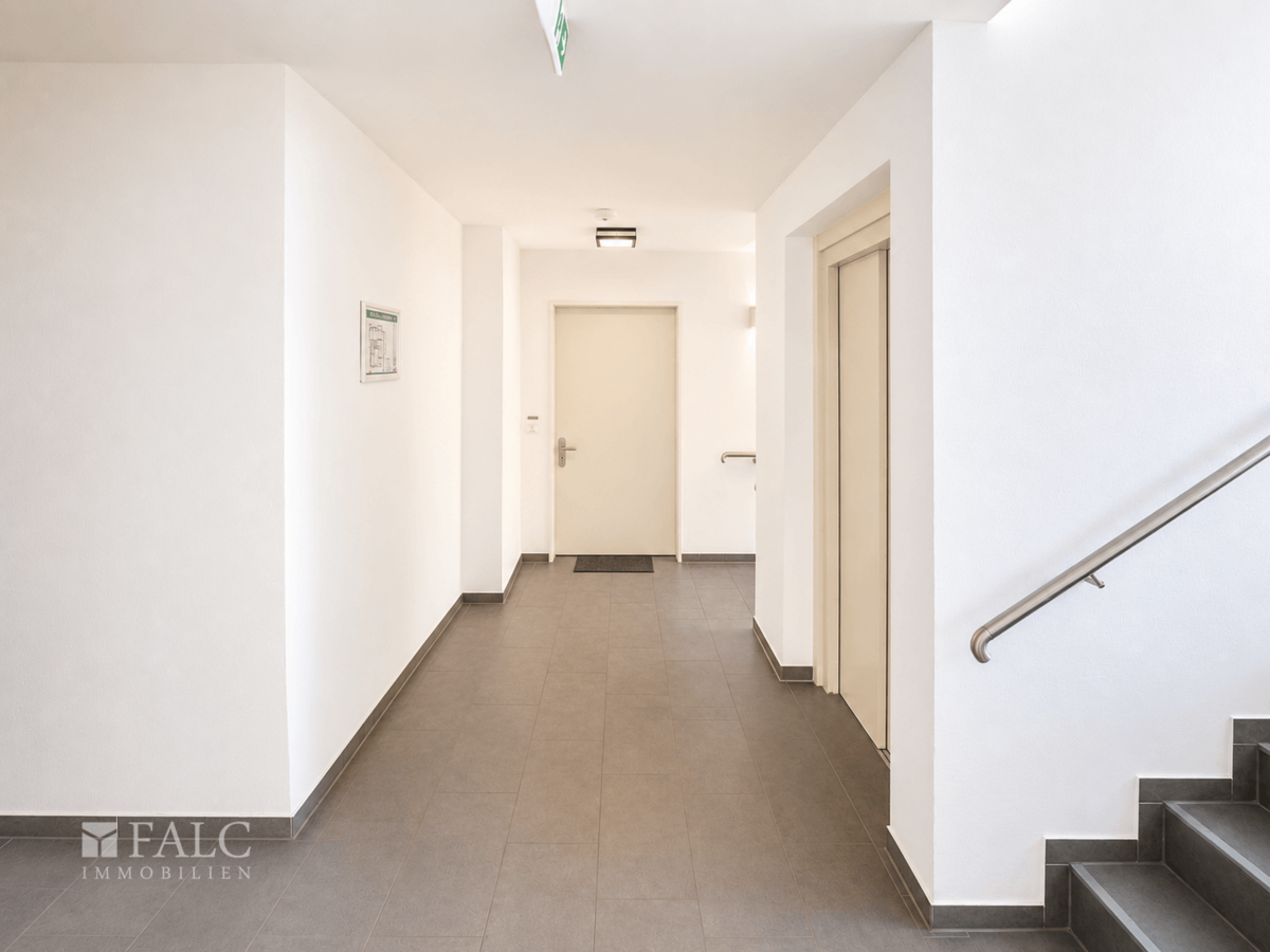 Ausblick auf den Flur von der Wohnungstür