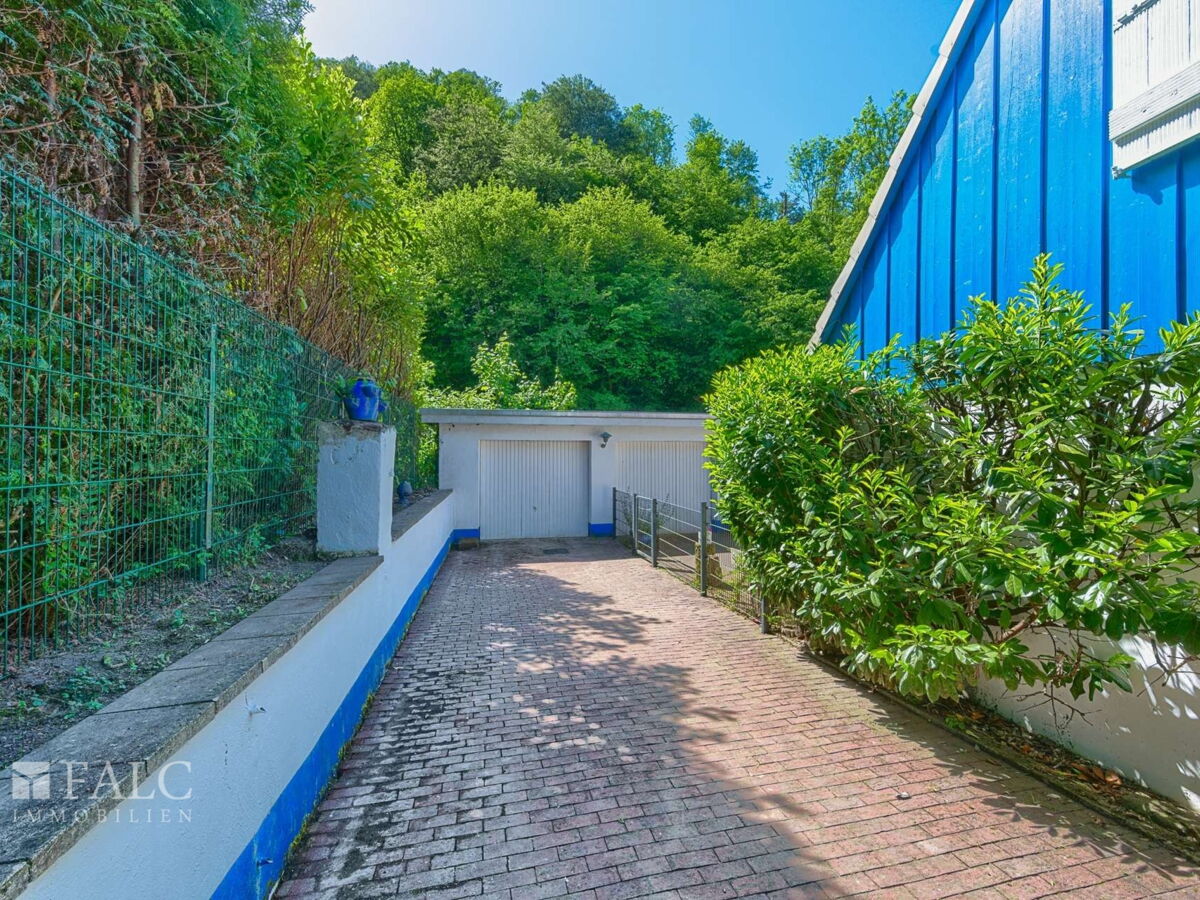 Einfahrt in den Garten