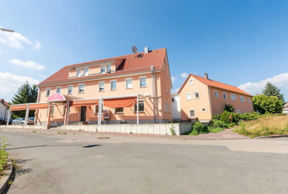 Außenansicht - Haupt-Nebengebäude