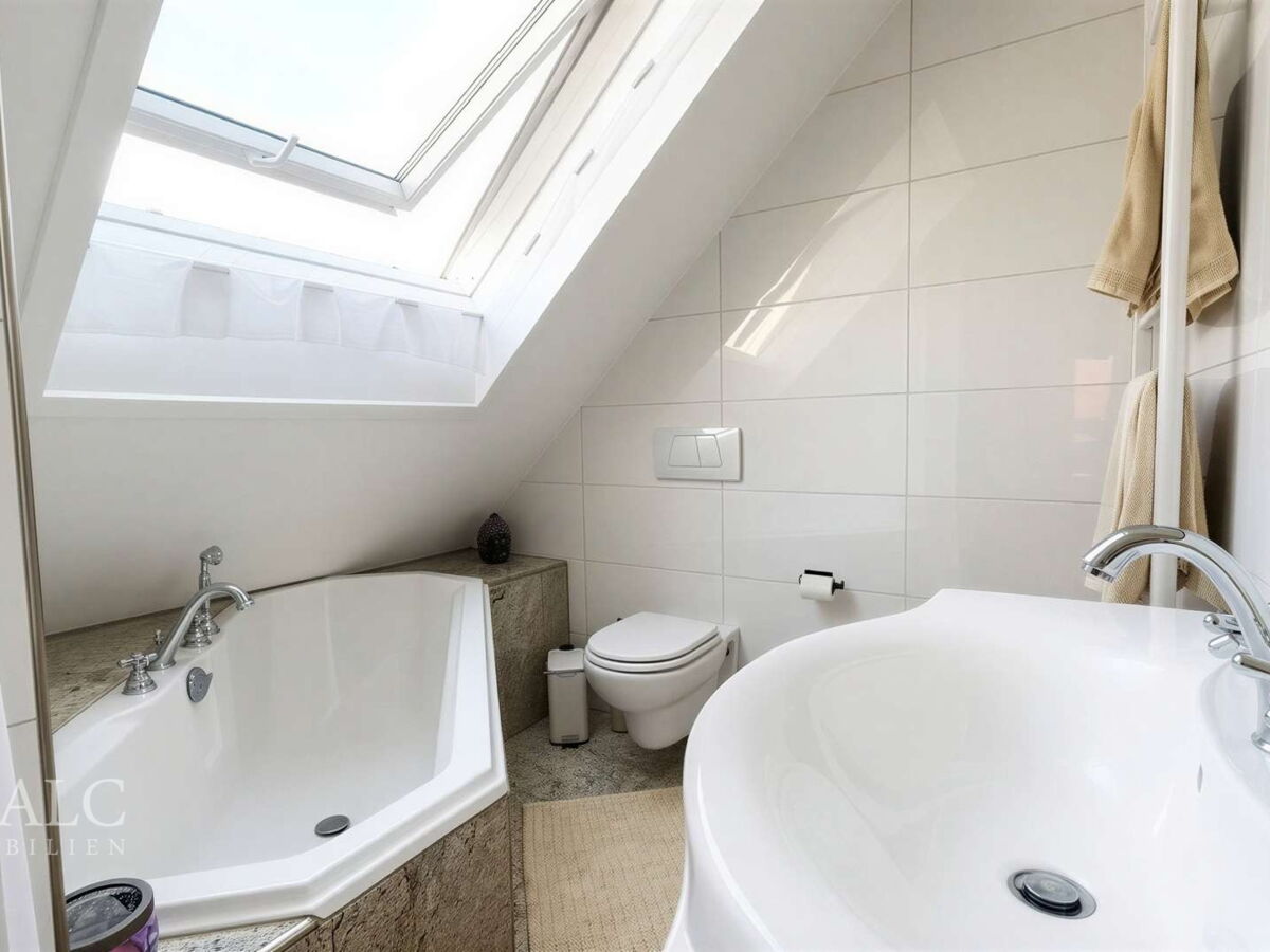 Masionette Bad mit Badewanne