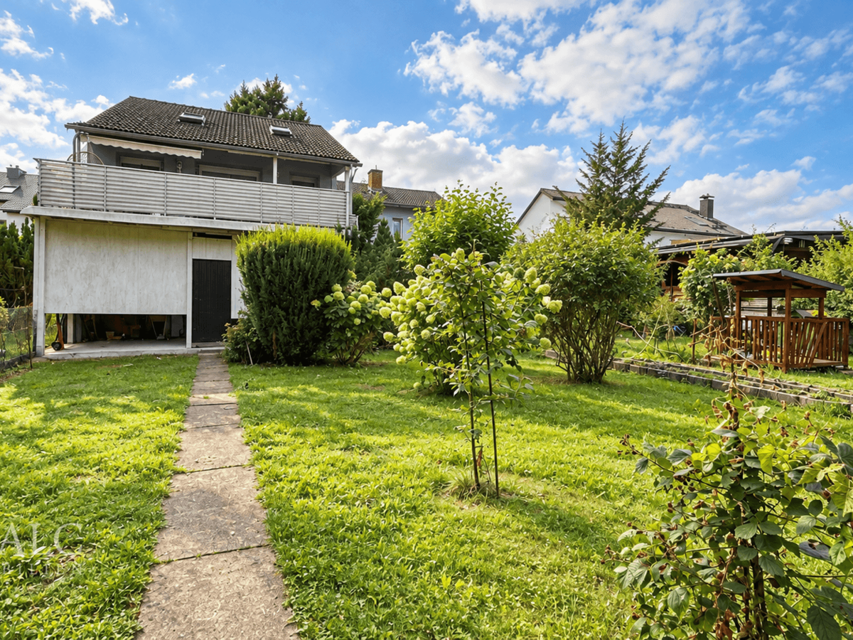 Garten mit Außenansicht
