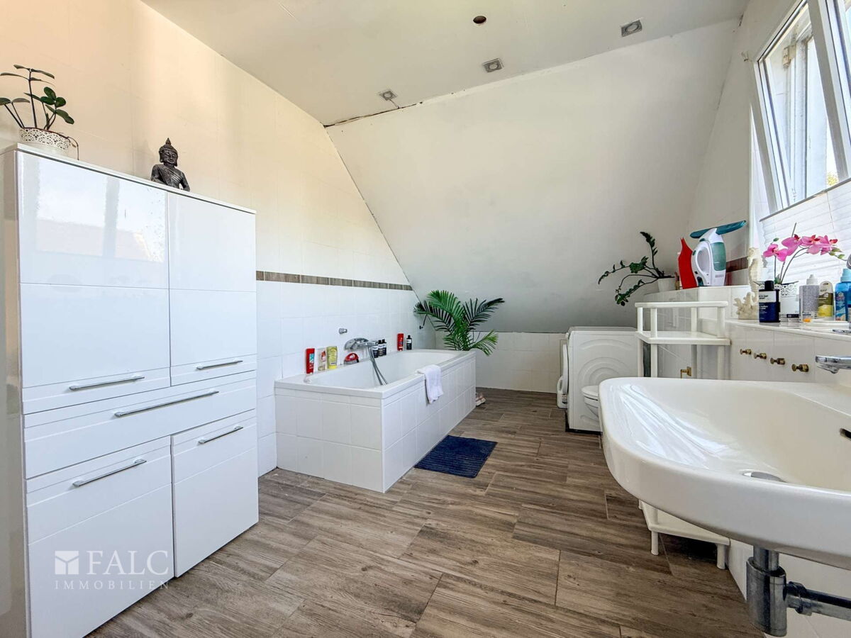 Badezimmer im Dachgeschoss