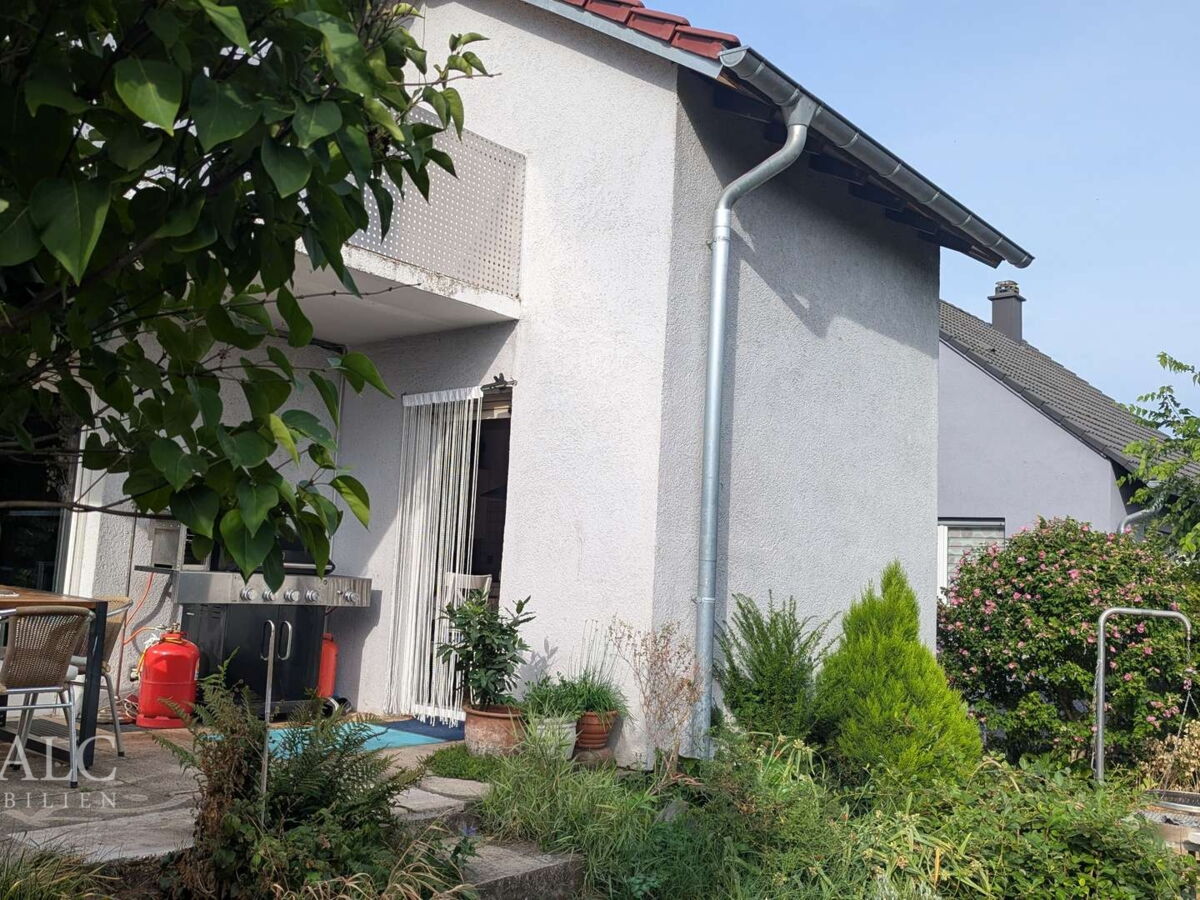 Außen hinten Terrasse