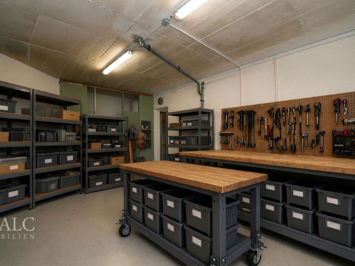 Werkstatt neben der Garage