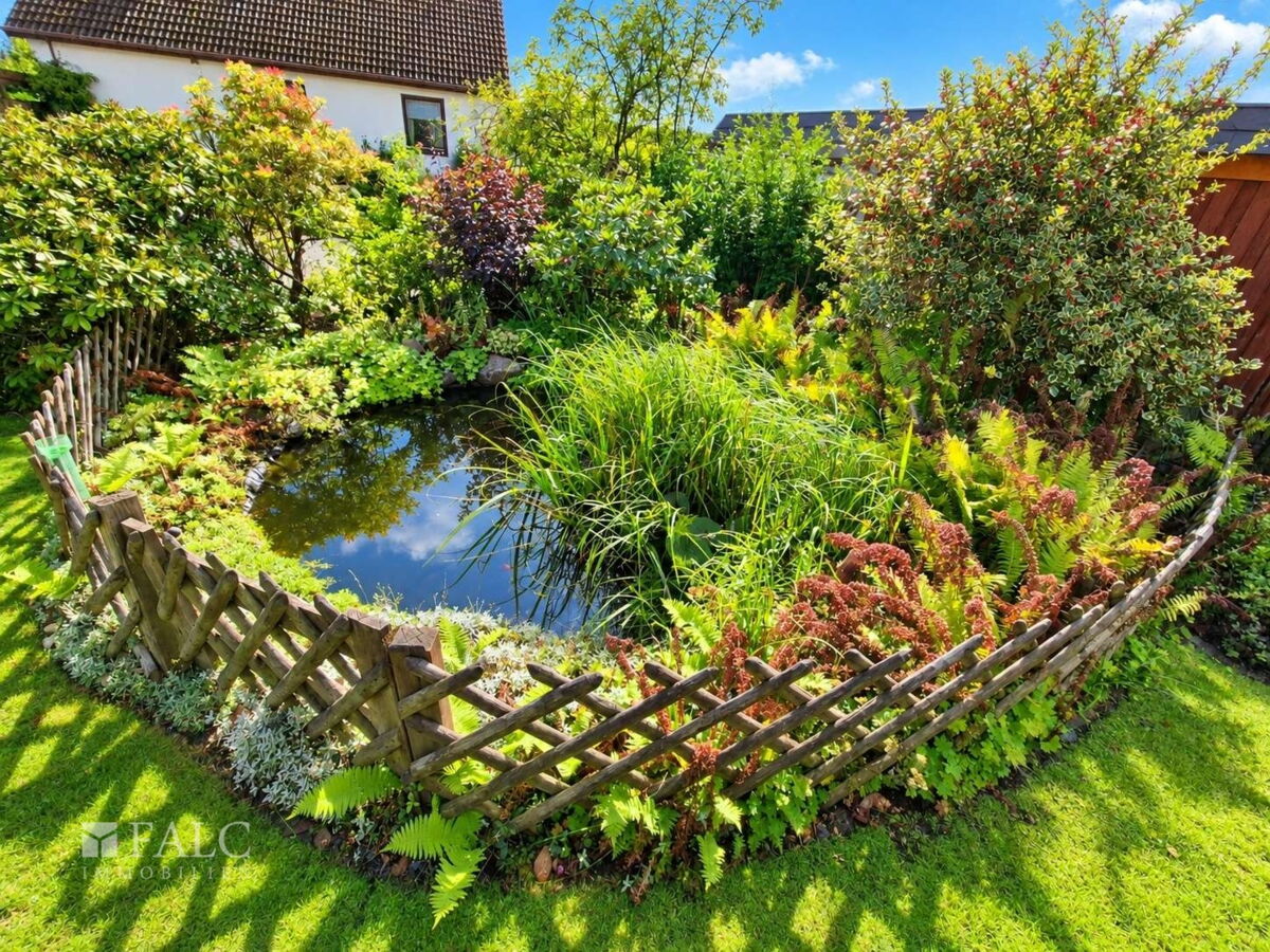 Garten mit Teich