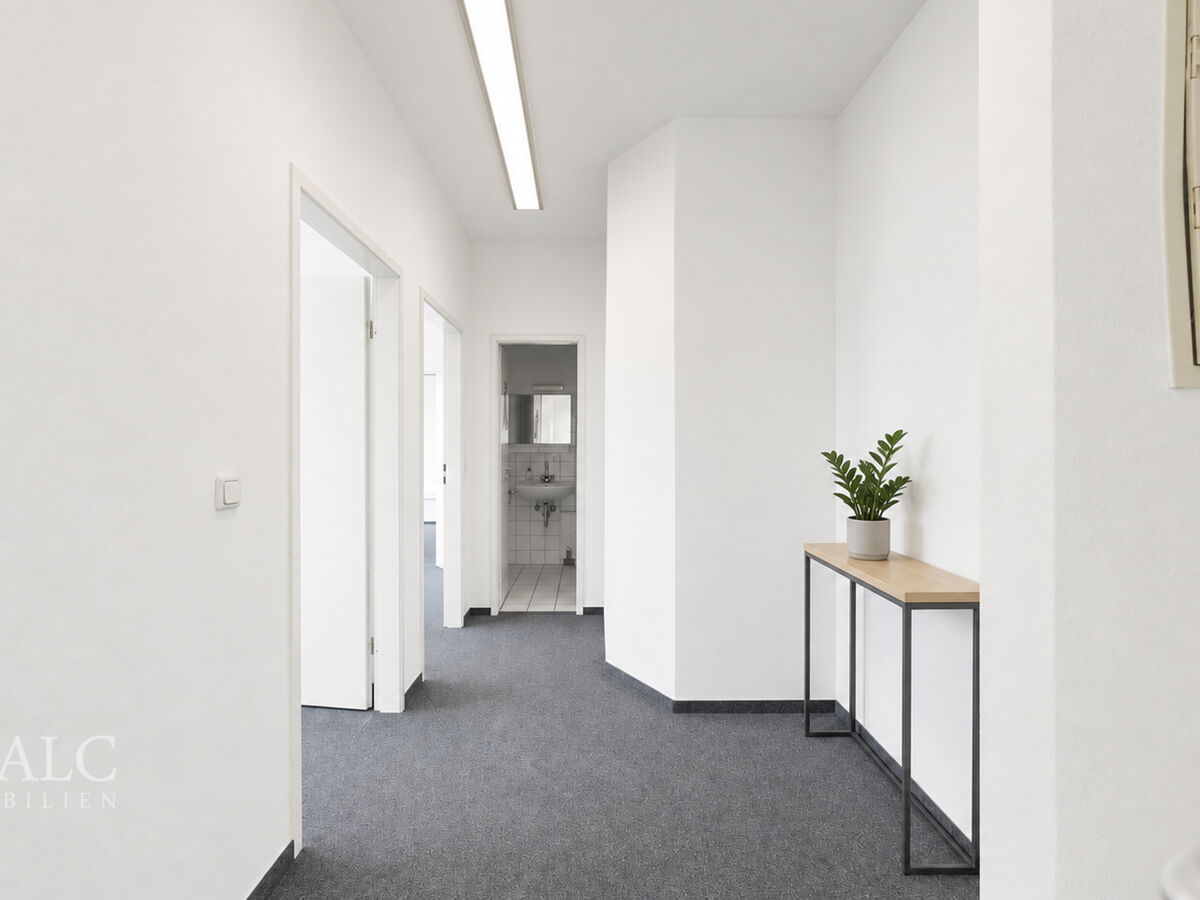 Nebenflur & WC voraus