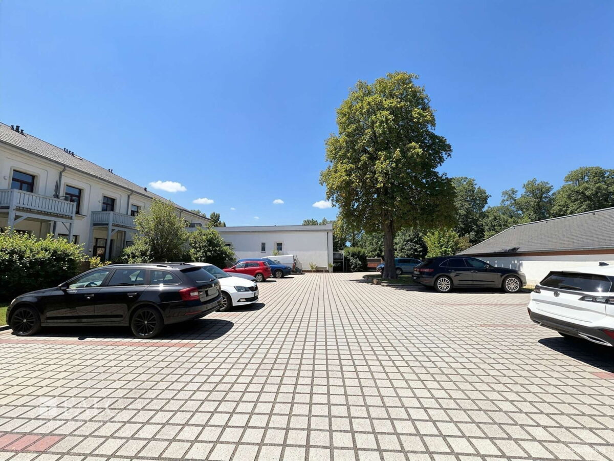 Parkplatz - (KI generiert)
