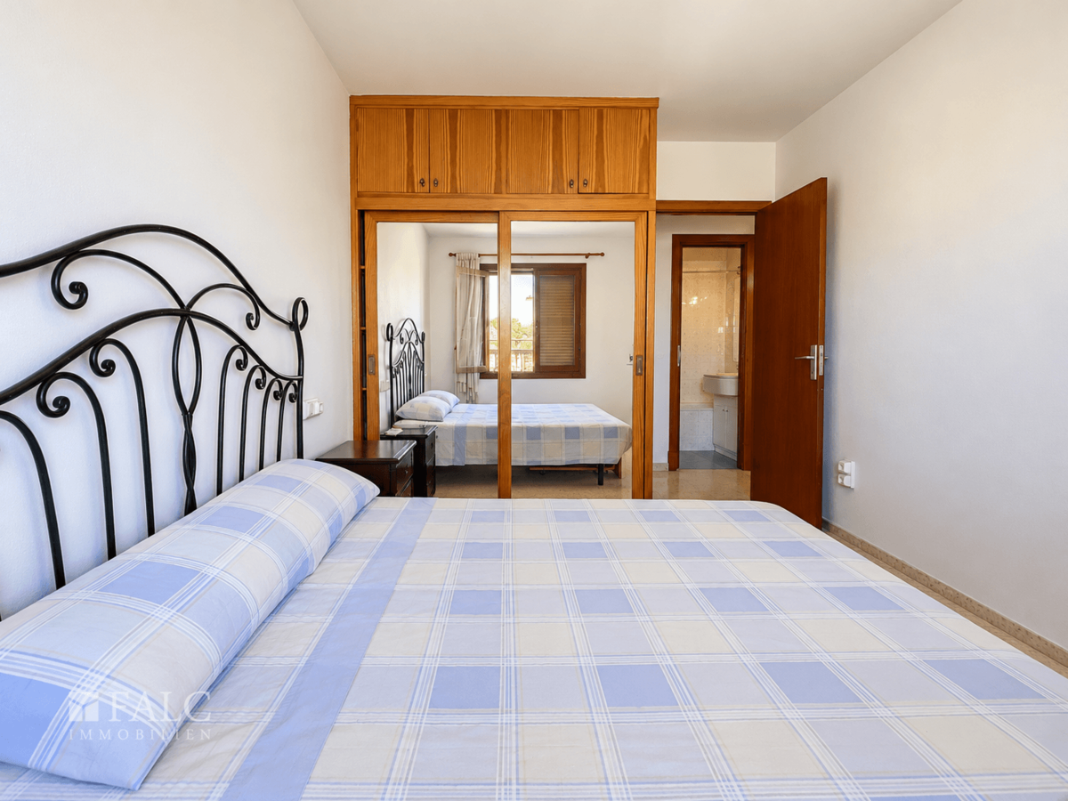 Schlafzimmer mit Einbauschrank