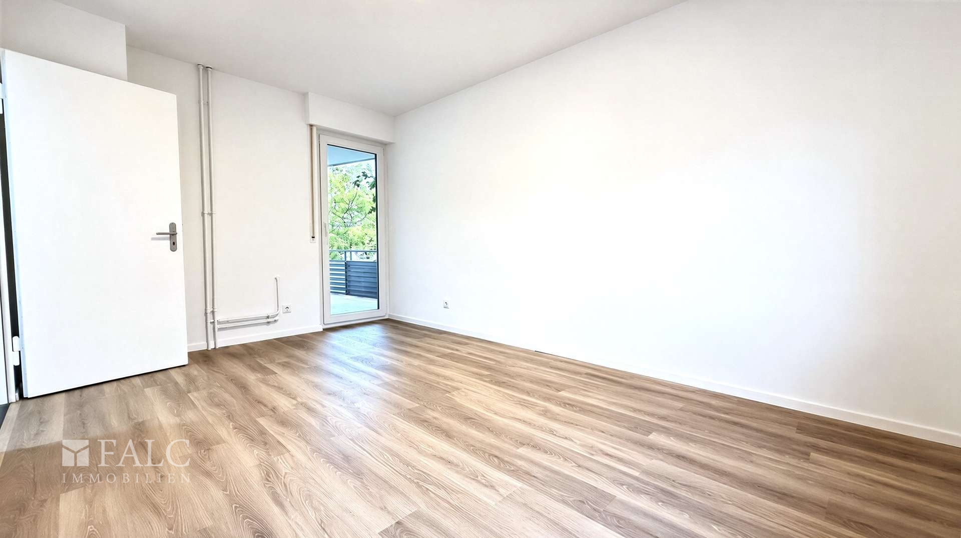 BEST LAGE! Renovierte 3-Zi.-Mietwohnung in Heilbronn-Ost mit Balkon & Stellplatz! - FALC Immobilien - Photo 2