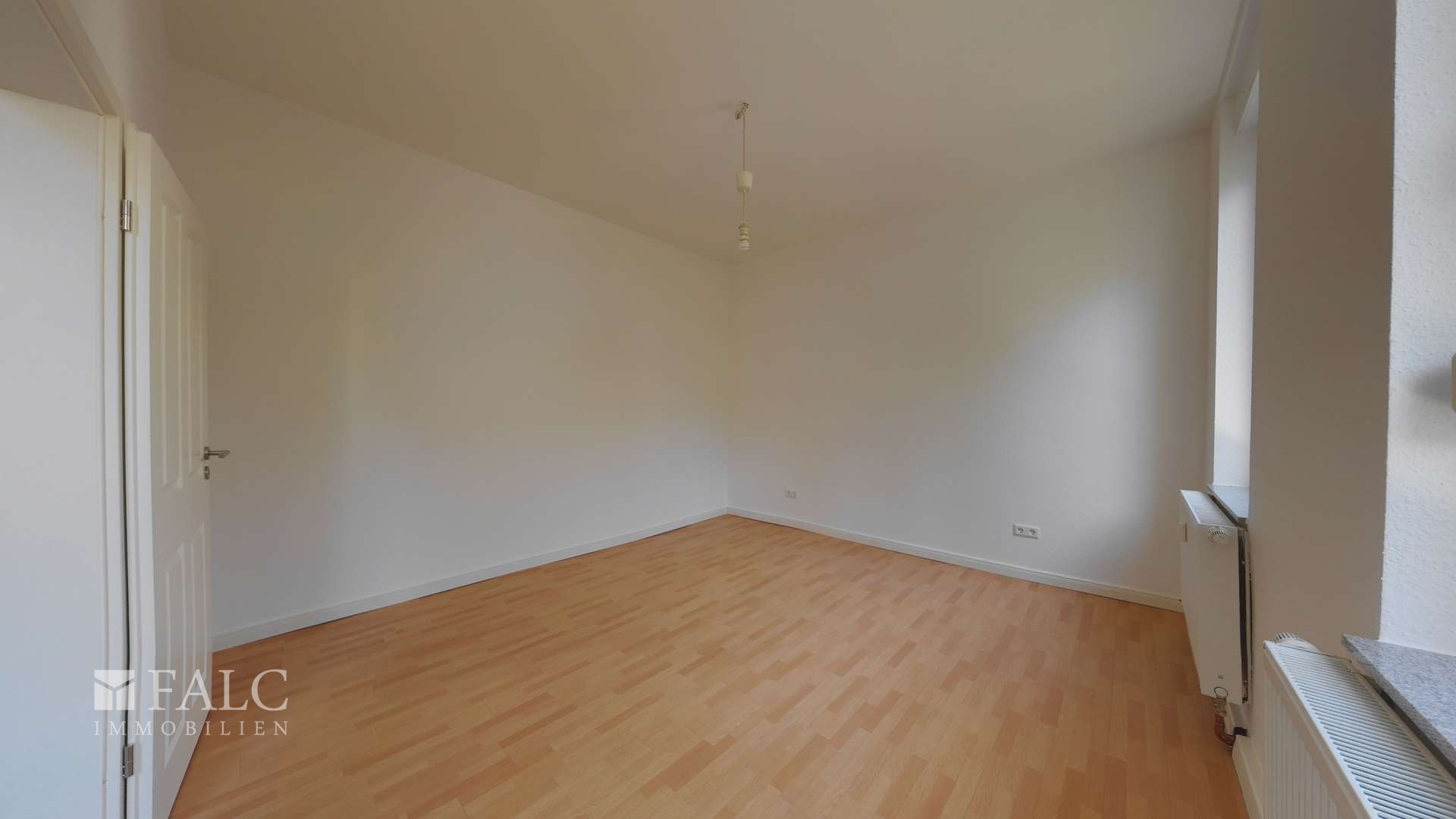 Wohnen mit Geschichte: Charaktervolle 1,5-Zimmer-Wohnung im Altbau - Photo 1